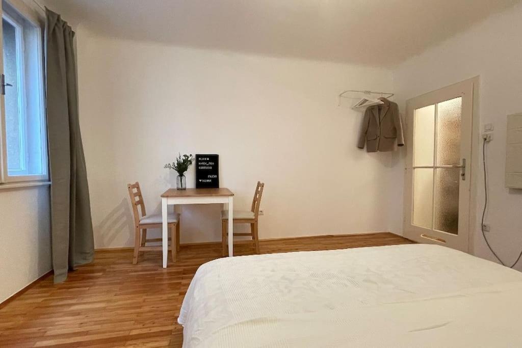 Mariahilfer Street Apartment Wina Bagian luar foto