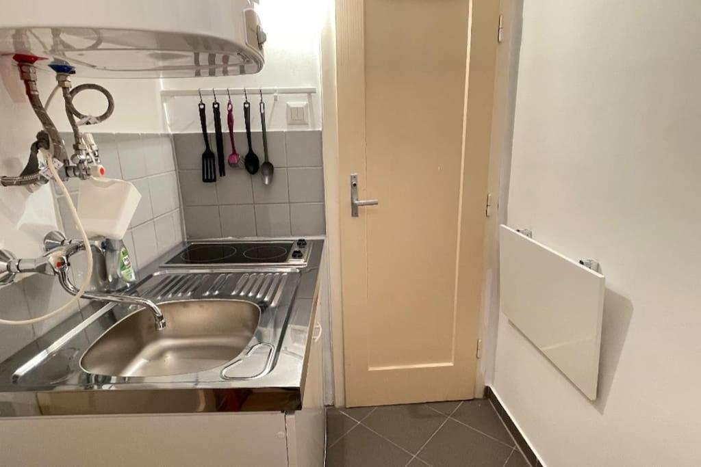 Mariahilfer Street Apartment Wina Bagian luar foto