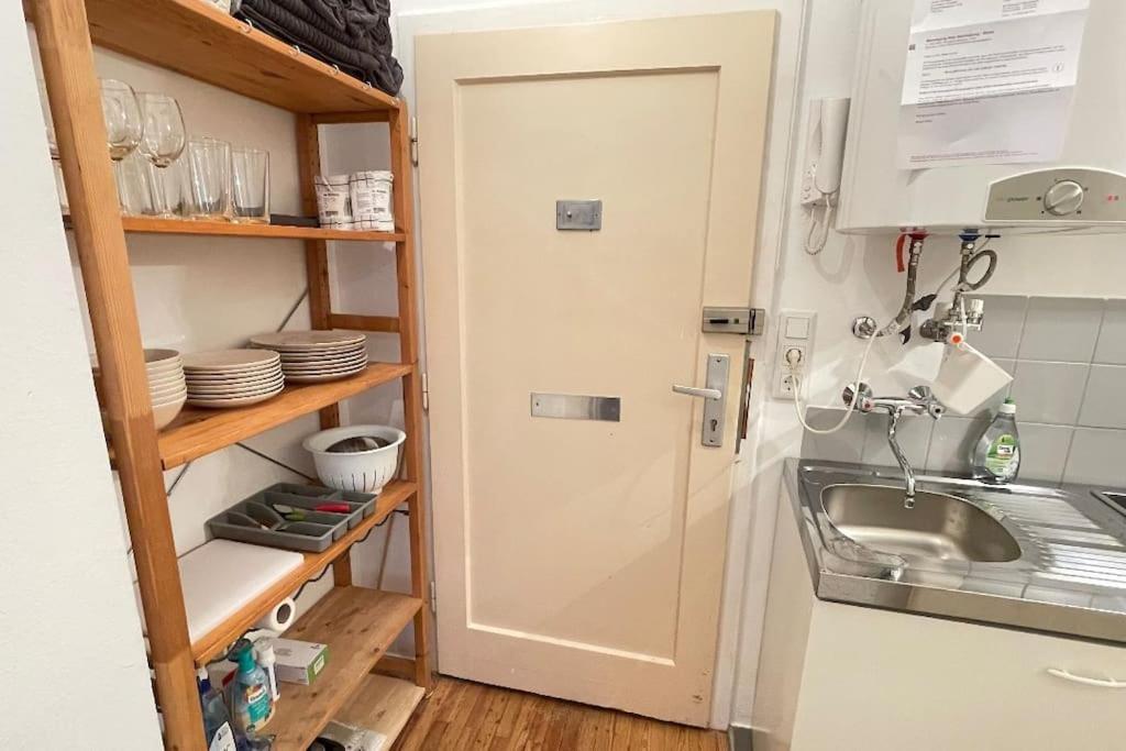Mariahilfer Street Apartment Wina Bagian luar foto